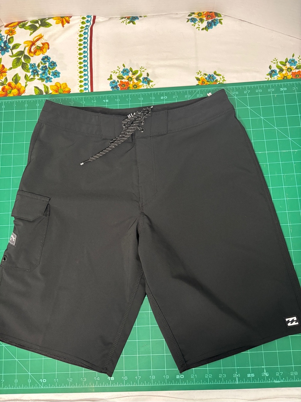 Billabong Black Men’s US30 Boardshorts Side Cargo Pocket Summer Beach Wear